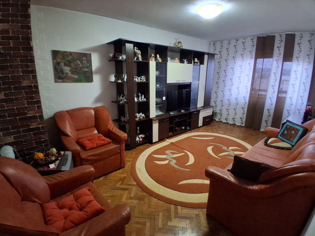 Apartament 4 camere - Pacurari