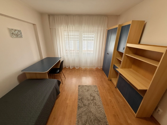 Apartament 4 camere - Pacurari