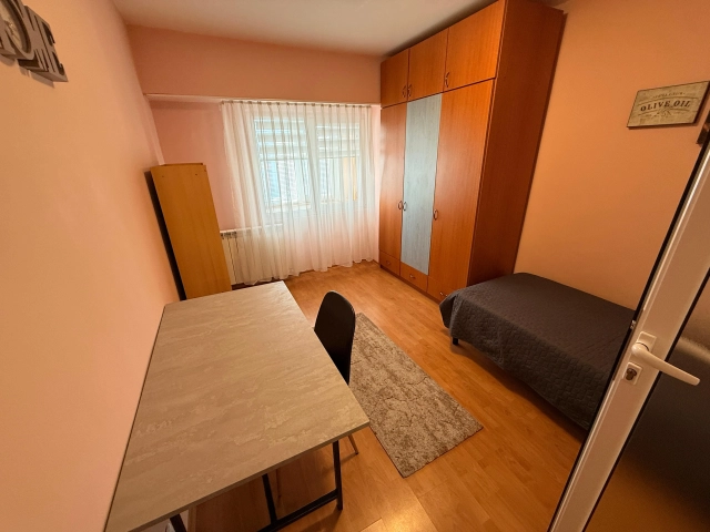 Apartament 4 camere - Pacurari